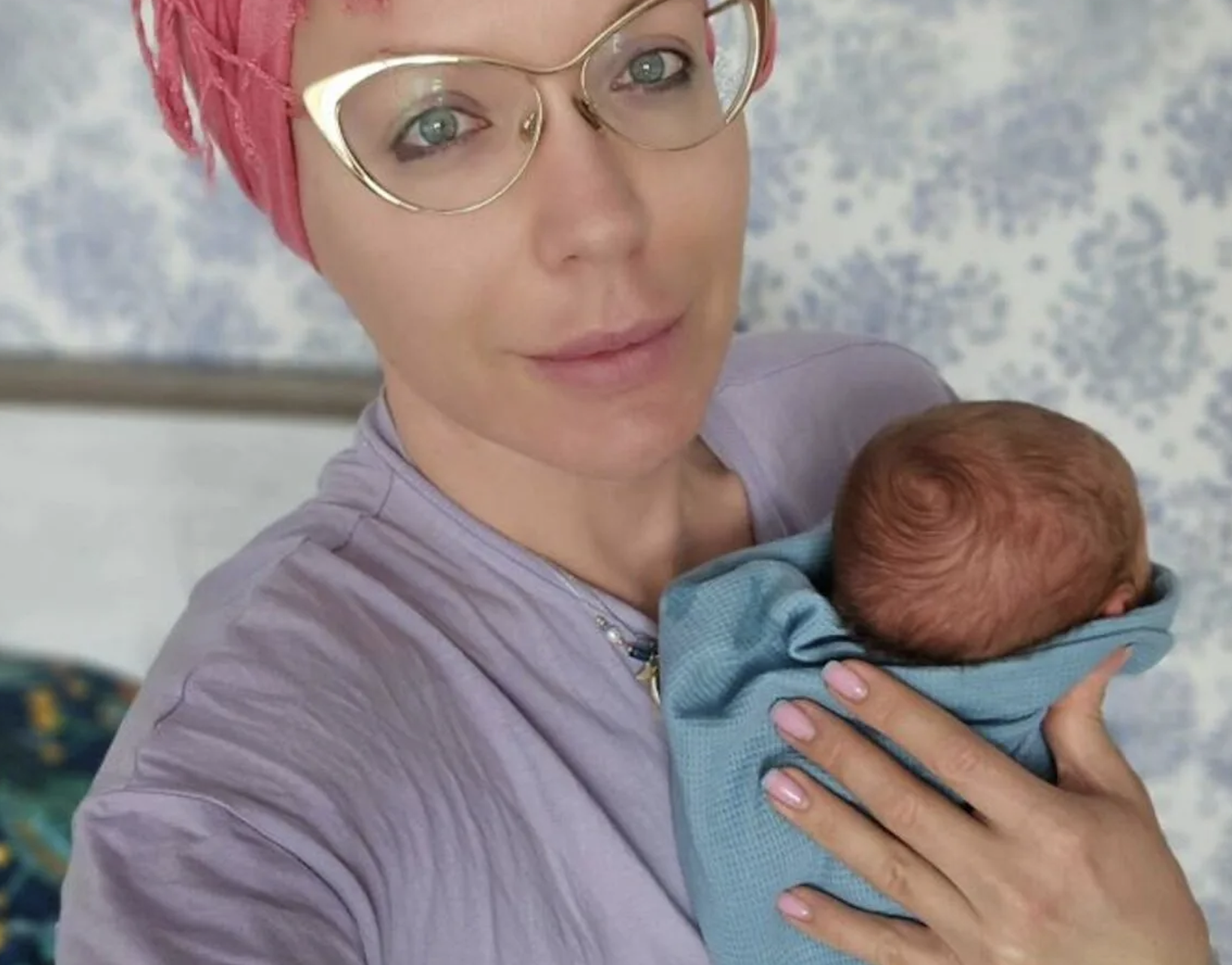 46-річна блогерка Монро відповіла на чутки про народження сина